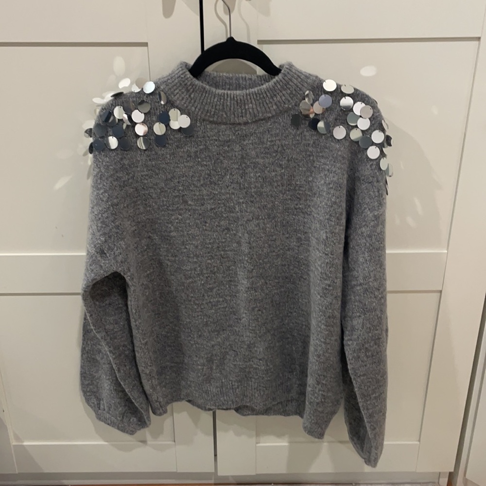 Disco details gray sweater